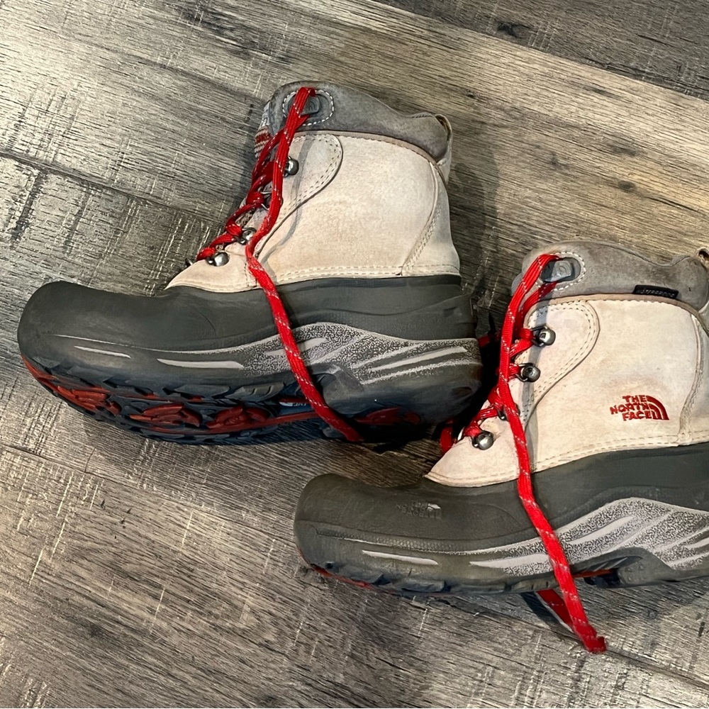 Boys North Face winter snow boots 3